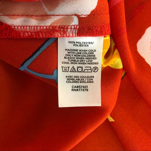 LOFT Lily Bar V-Back Floral Flutter Sleeve Top - Picture 5 of 6